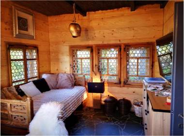 Chalet with view of the mountains and the Thun lake