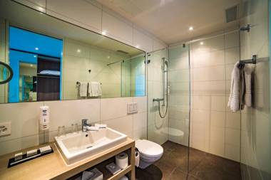 Hotel Eastside (free parking garage)