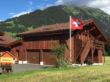 Alpenchalet Weidhaus & Spiher in Gstaad