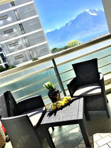 13 Family central modern app with Lake View