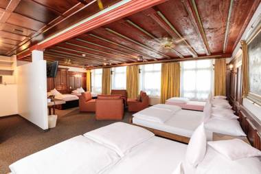 BASLERTOR Summer Pool Hotel