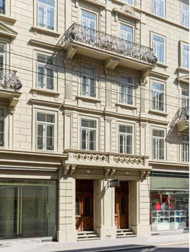 Top City Center Apartments location next to Lion Monument