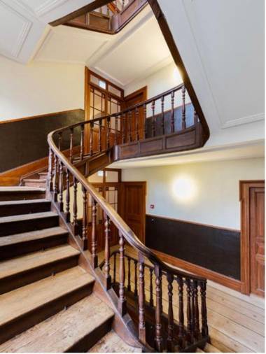 Top City Center Apartments location next to Lion Monument