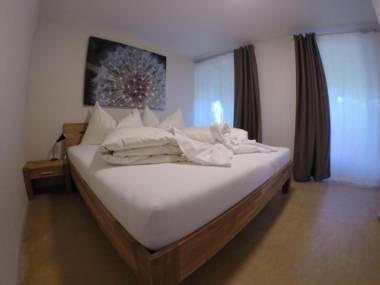 Easy Living Apartments