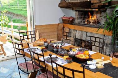 Les chambres et Roulottes des Noisetiers