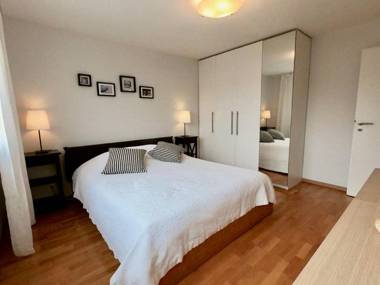 Modern bright and spacious 3 bedrooms 2 bathrooms