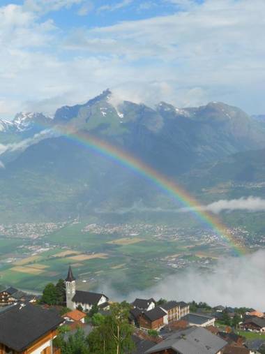 Les Crêtes SUNNY & CENTER apartments by Alpvision Résidences