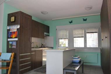 Two-bedroom Apartment for 4-5 guests with lake and mountain views