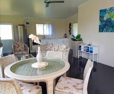 Mama Taras Bungalows