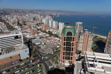 Cómodo caminando a la Playa Mall y restaurantes