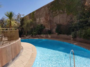 Santiago Moneda Suites