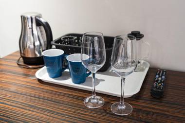 Tribeca Gold W/ Smart TV Parking Metro & AC