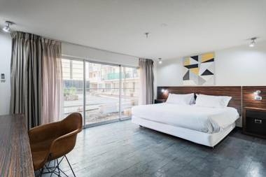 Tribeca Gold W/ Smart TV Parking Metro & AC