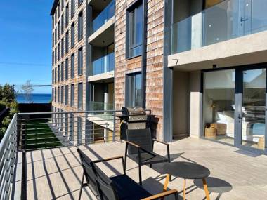 Frente a la Costanera amplia Terraza en Pto Varas Servicio HOM