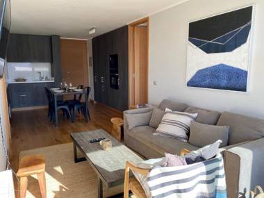 Frente a la Costanera amplia Terraza en Pto Varas Servicio HOM