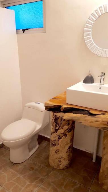 Chez Hiva (Town & Beach) Hostal - SERNATUR: 34383