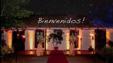 La Casa de Adobe Natural y Más