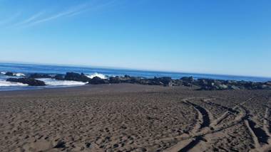 Casa con acceso directo a playa en condominio