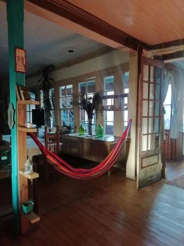 Bichon La Casa Hostal