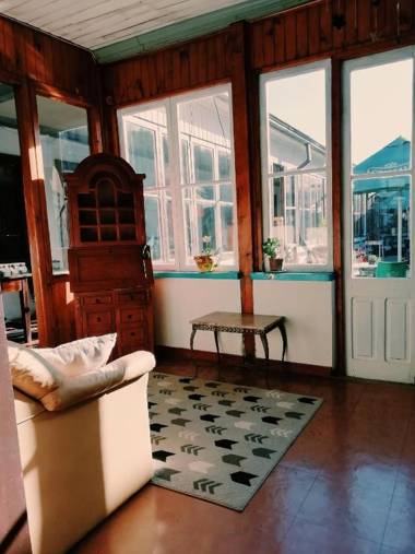 Bichon La Casa Hostal