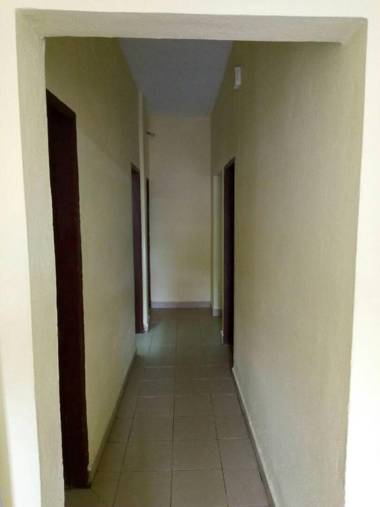 Cave Royale - Chambres-Studios-Apparts meublés - Logpom Hopithal des soeurs ápres Camara Laye