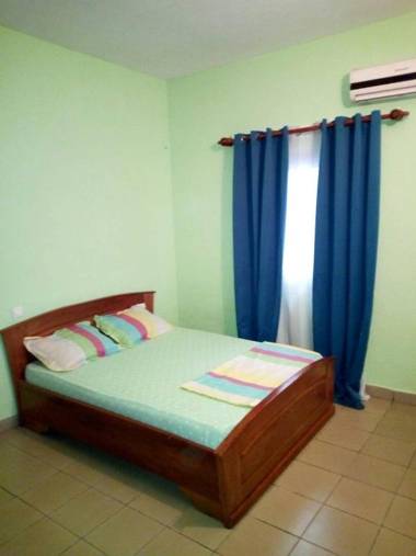 Cave Royale - Chambres-Studios-Apparts meublés - Logpom Hopithal des soeurs ápres Camara Laye