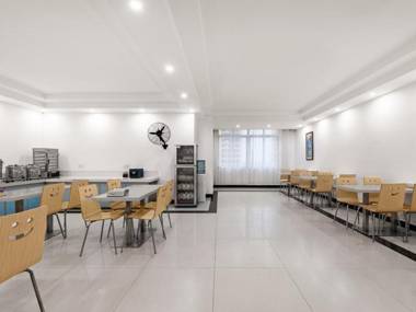 Vienna Hotel Guangdong Lianjiang Cherry Blossoms Park