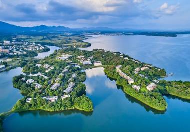 Lushan West Sea Resort Curio Collection by Hilton