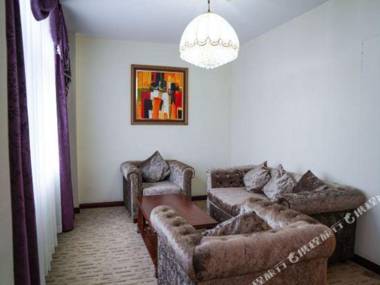 Jinxuan Yijun Taoyuan Hotel