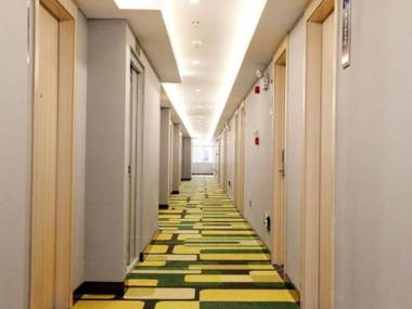 Vatica Hotel Anqing Wuyue Square Bo'ai Hospital