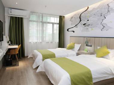 Vatica Hotel Anqing Wuyue Square Bo'ai Hospital