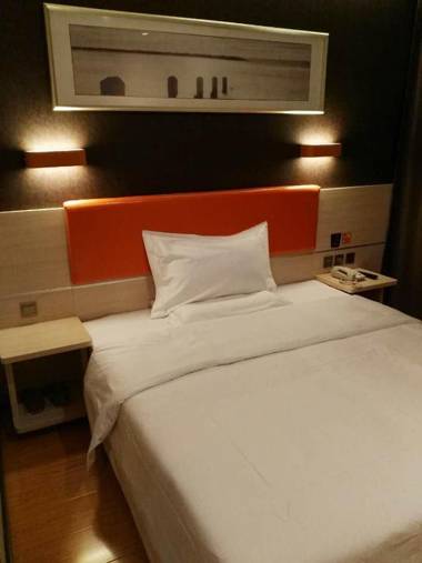 7 Days Inn Premium Zaozhuang Tengzhou Xueyuan Middle Road Highspeed Railway Branch