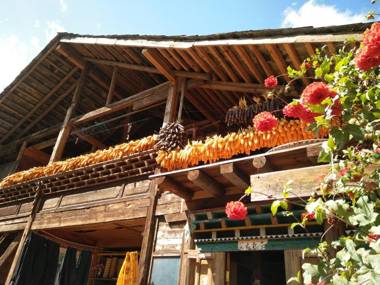 贡山琵琶肉农家乐Road to Tibet Country House