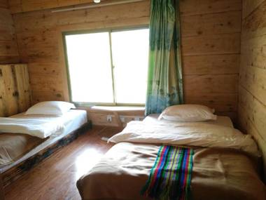 贡山琵琶肉农家乐Road to Tibet Country House