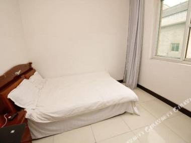 Bao Ji Jun Yue Hotel