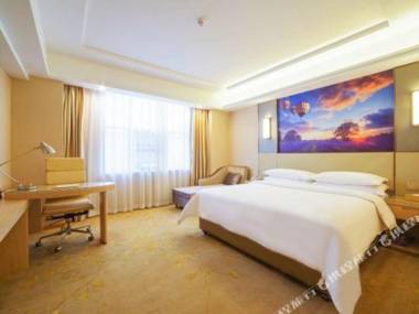 Vienna Hotel (Xiufeng Park Jinshan Road Yiyang High-tech Zone)