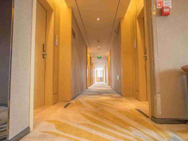 Super 8 Hotel Huanggang Xishi Bus Terminal