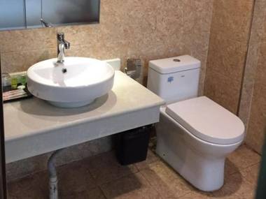 Shell Zhaozhong Ancient Street Jinzhong County Railway Station Hotel