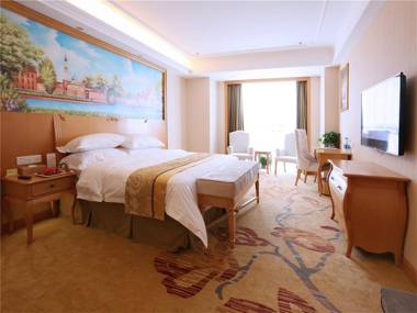 Vienna International Hotel Yantai Changjiang Road Xingyi Square Branch