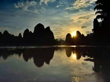 Yellow Cloth Reflection Inn