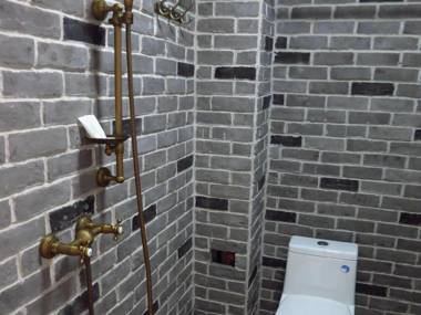 Yellow Cloth Reflection Inn