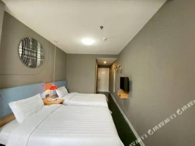 Home Inn neo (Xining Mojiajie Huangguang Cross Store)