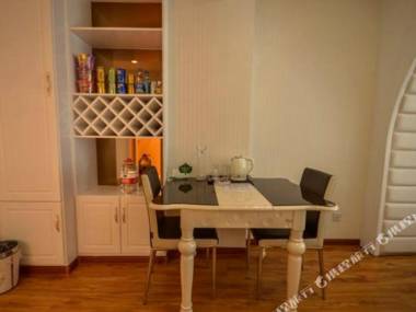 Xining Yinhe Theme Hotel