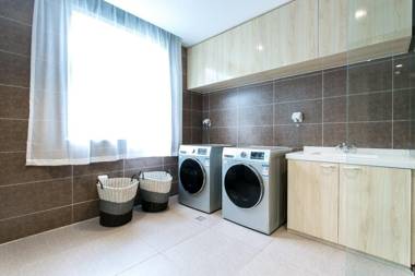 Hanting Hotel Xi'an Taibai Nan Road Metro Station