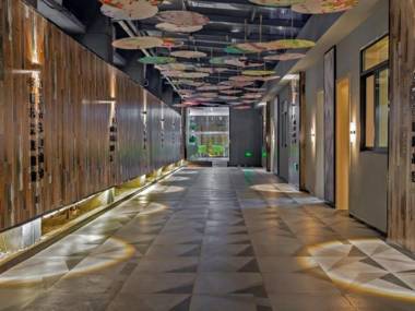 Shell Hotel Xi'an Yanta District Jixiang Village Metro Station