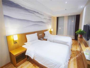 Super 8 Hotel (Xi'an High Speed North Railway Station)