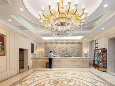 Vienna Hotel Xi'an Xijing Hospital Tonghuamen Metro Station