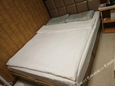 Shenglong Plaza Qingya Apartment