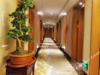 Xi'an Four Seasons Mountain Water Hotel(Fengcheng South Road Store)