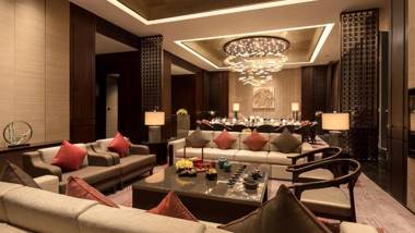 HUALUXE Xiamen Haicang an IHG Hotel